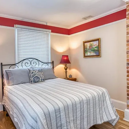 Orange Street Apartment